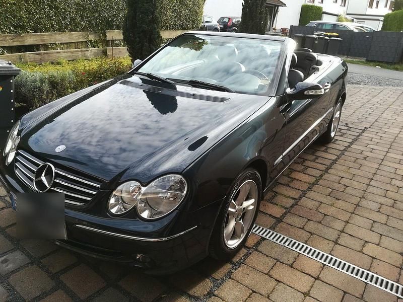 Schwarz Gebraucht 2004 Mercedes CLK200 Avantgarde Cabrio | 7.399 € (Fairer Preis) - Bild 1/3