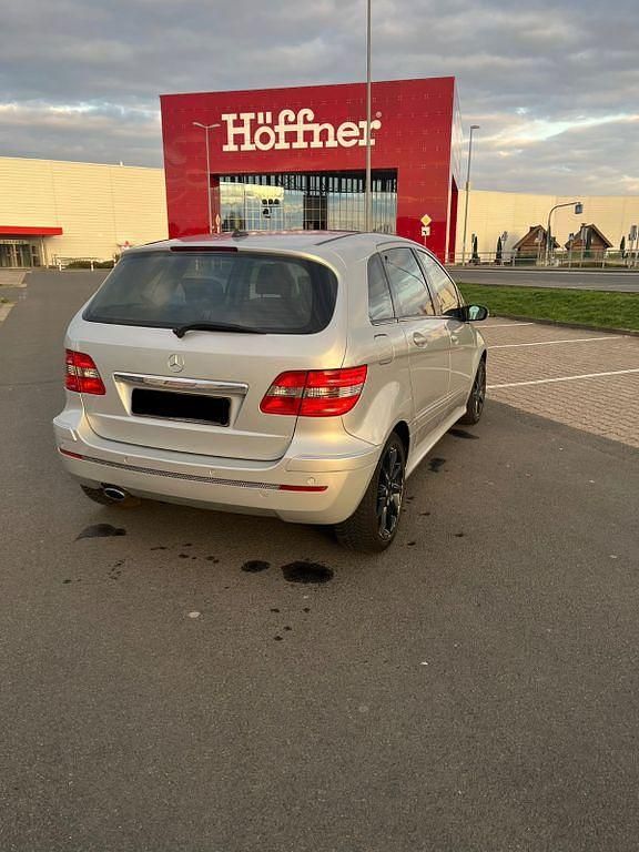 Gebraucht Mercedes B200 136 PS (100 kW) 2007 Silber Van / Kleinbus
