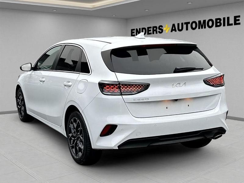 Neu Kia Ceed 140 PS (102 kW) 2026 Weiß Kleinwagen