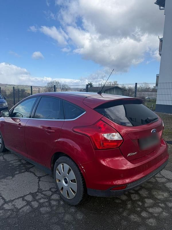 Gebraucht Ford Focus Titanium 163 PS (119 kW) 2014 Rot Kombi