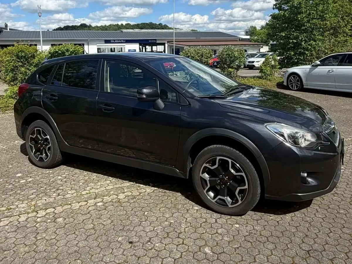Käytetty Subaru XV Active 114 HP (83 kW) 2016 Musta Katumaasturi