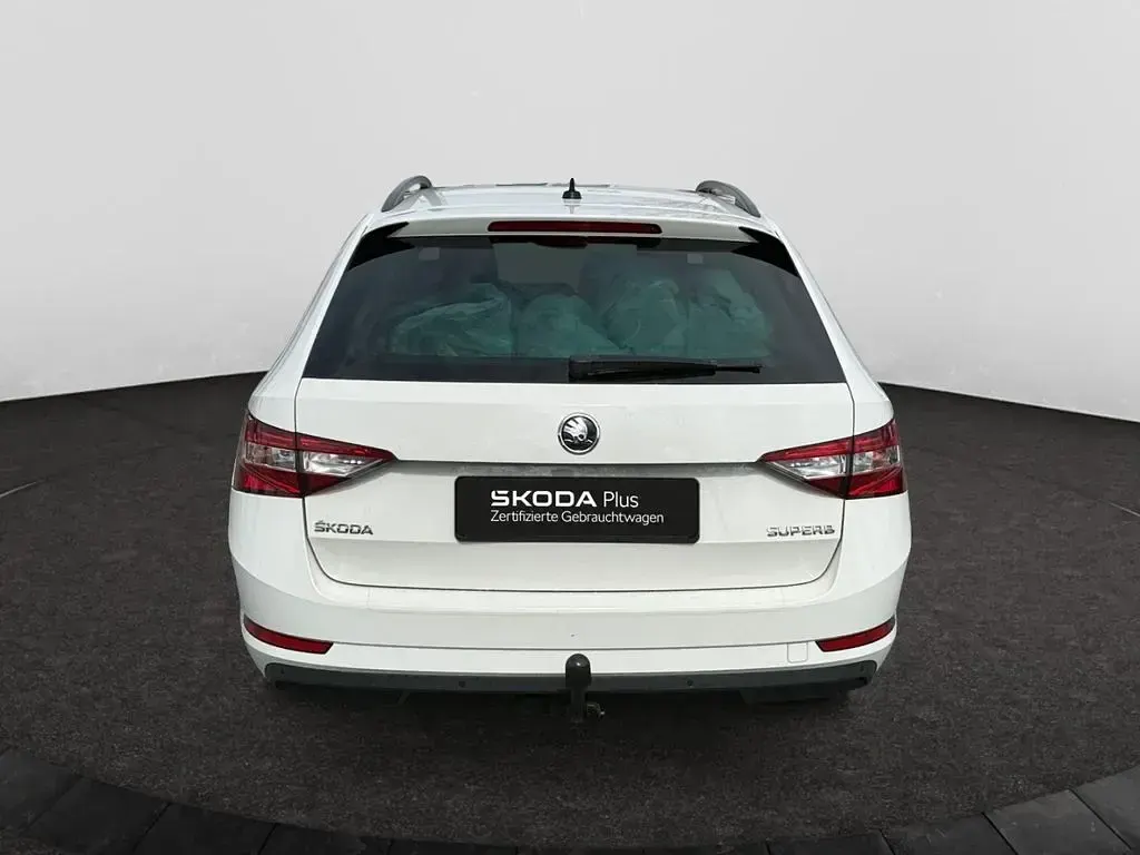 Gebraucht Skoda Superb Ambition 150 PS (110 kW) 2018 Weiß Kombi