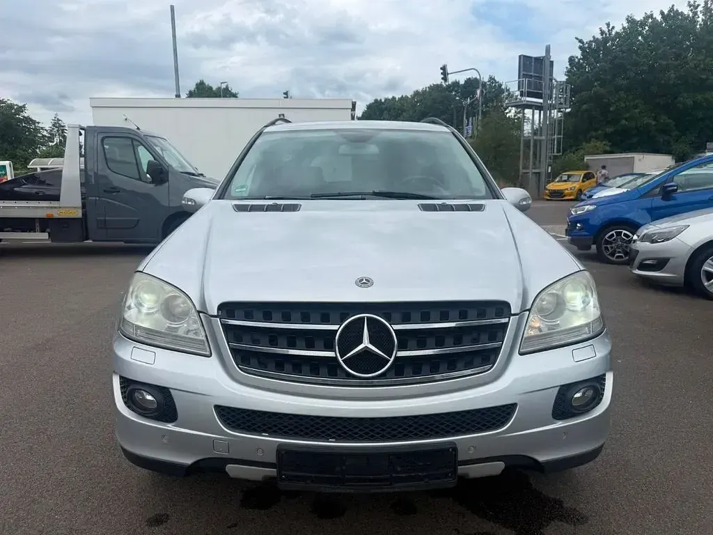 Gebraucht Mercedes ML320 224 PS (164 kW) 2007 Silber SUV
