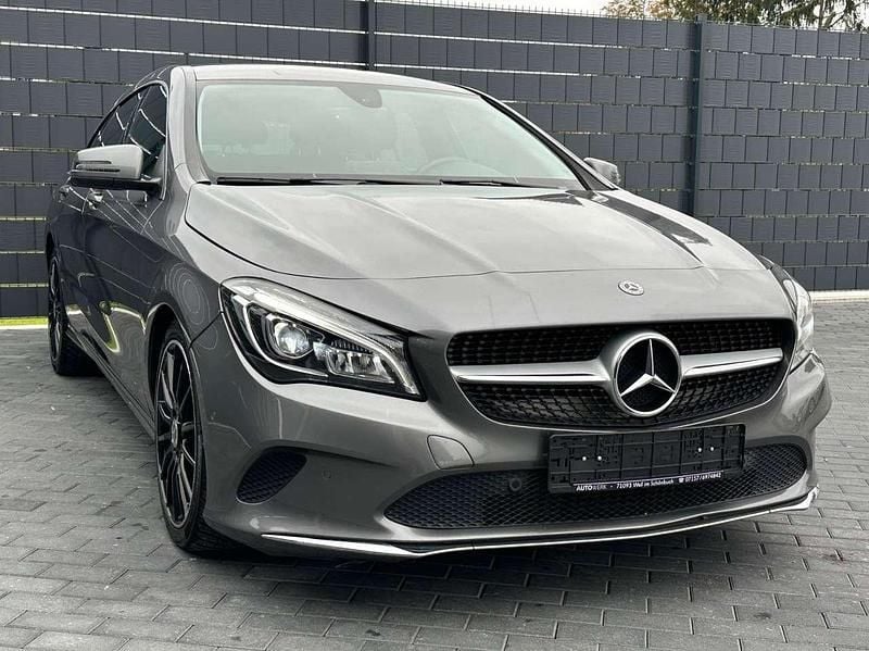 Gebraucht Mercedes CLA200 136 PS (100 kW) 2019 Mountaingrau Kombi