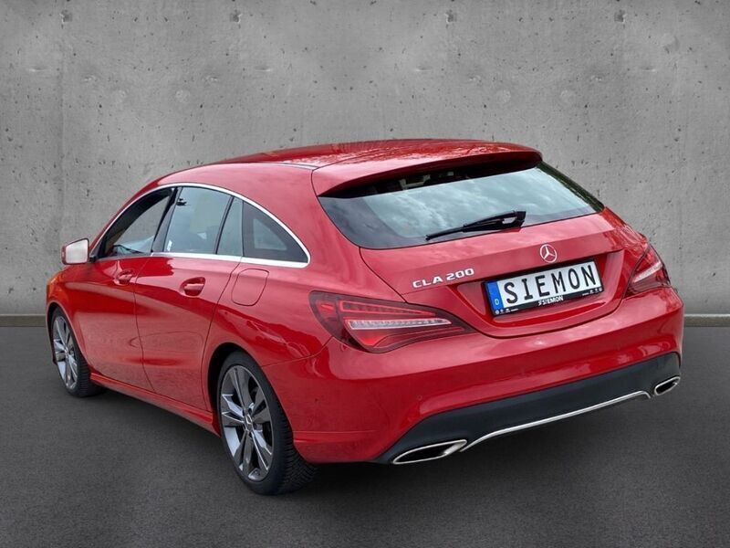 Gebraucht Mercedes CLA200 Shooting Brake Urban 156 PS (114 kW) 2017 Rot Kombi