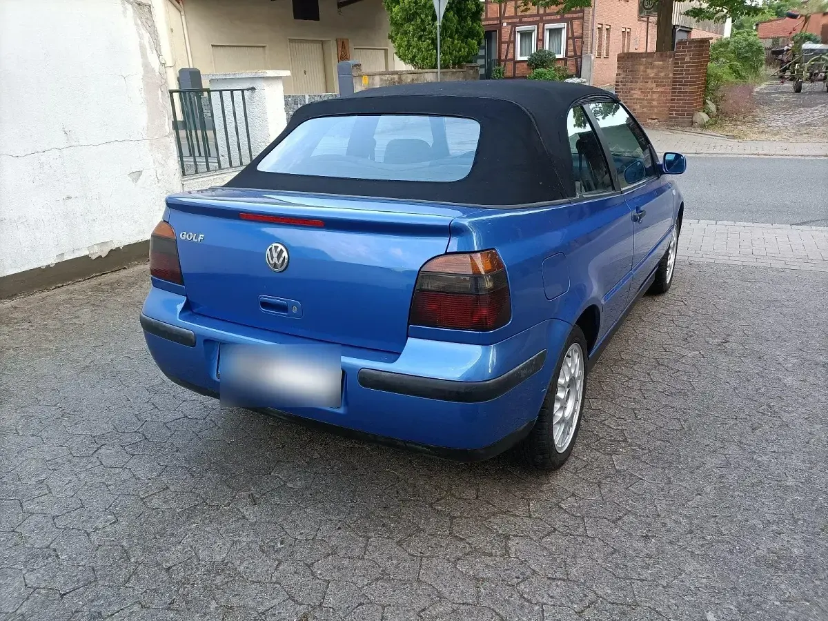 Gebraucht VW Golf 101 PS (74 kW) 2000 Blau Cabrio