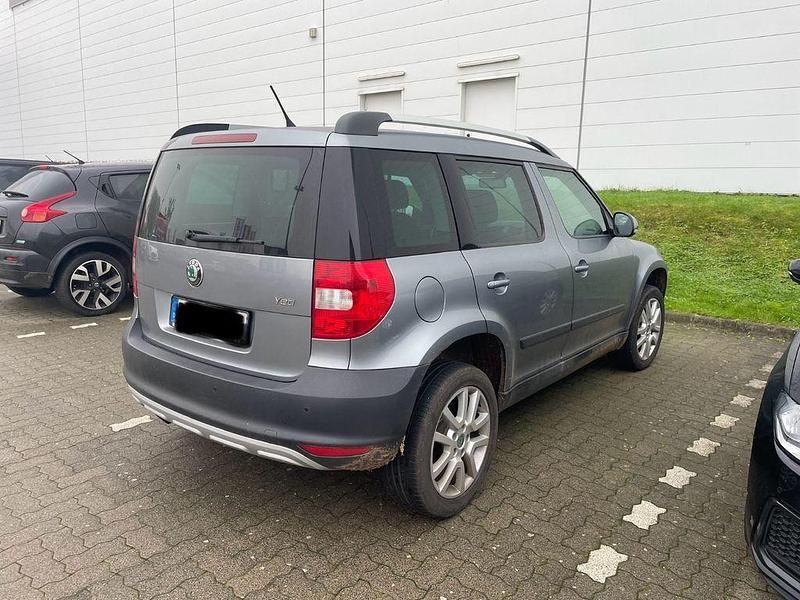 Gebraucht Skoda Yeti Adventure 105 PS (77 kW) 2012 Grau SUV