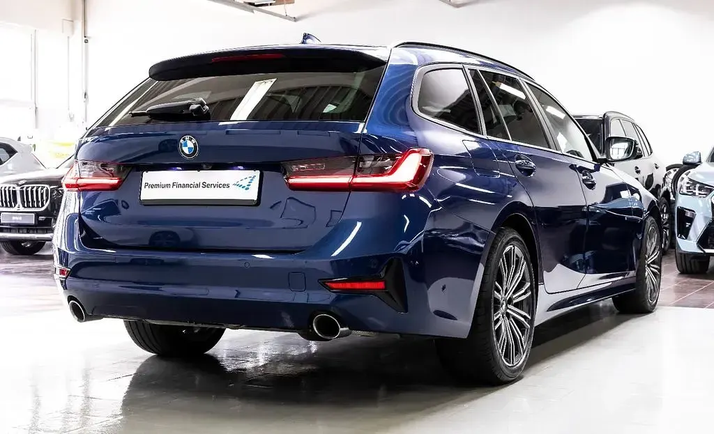 Gebraucht BMW 330 Sport Line 286 PS (210 kW) 2022 Blau Limousine