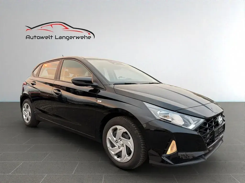 Gebraucht Hyundai i20 Select 101 PS (74 kW) 2022 Schwarz Kleinwagen