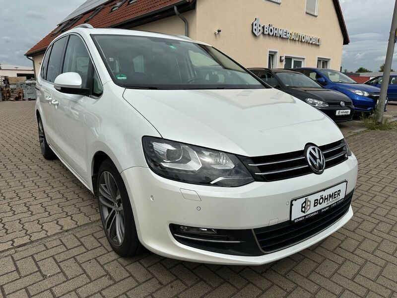 Weiß Gebraucht 2013 VW Sharan Highline Van / Kleinbus | 13.990 € (Fairer Preis) - Bild 1/4