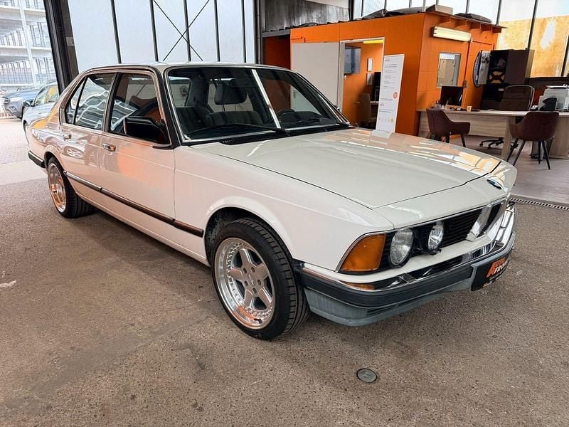 Gebraucht BMW 732 197 PS (144 kW) 1983 Weiß Limousine