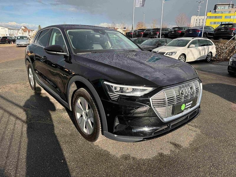 Gebraucht Audi e-tron 299 kW (407 PS) 2022 Brillantschwarz SUV