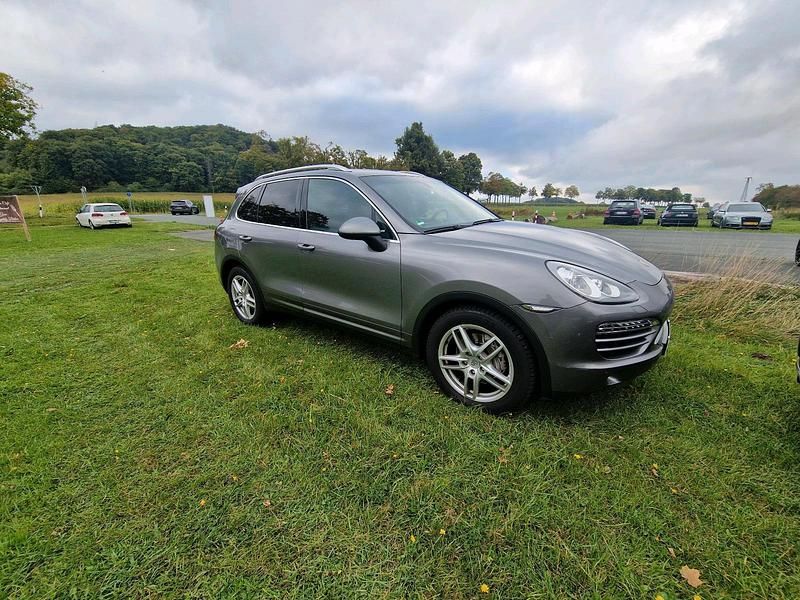 Grau Gebraucht 2010 Porsche Cayenne SUV | 15.000 € (Guter Preis) - Bild 1/4