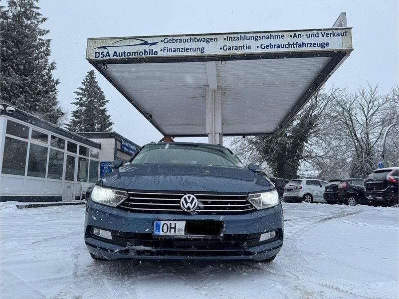 Blau Gebraucht 2017 VW Passat Kombi | 7.989 € (Guter Preis) - Bild 1/4