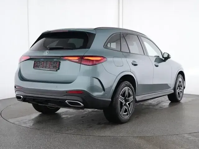 Gebraucht Mercedes GLC300 AMG 258 PS (189 kW) 2025 lack verdesilber SUV