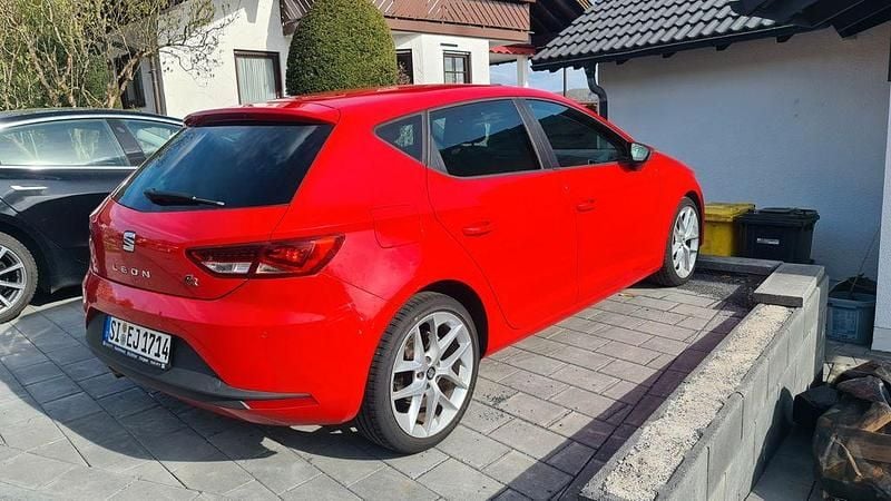 Second-hand Seat Leon FR 140 CP (102 kW) 2014 Roșu Berlinǎ