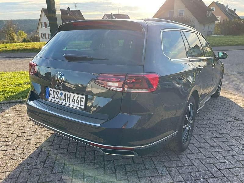 Gebraucht VW Passat GTE 156 PS (114 kW) 2020 Uranograu Kombi
