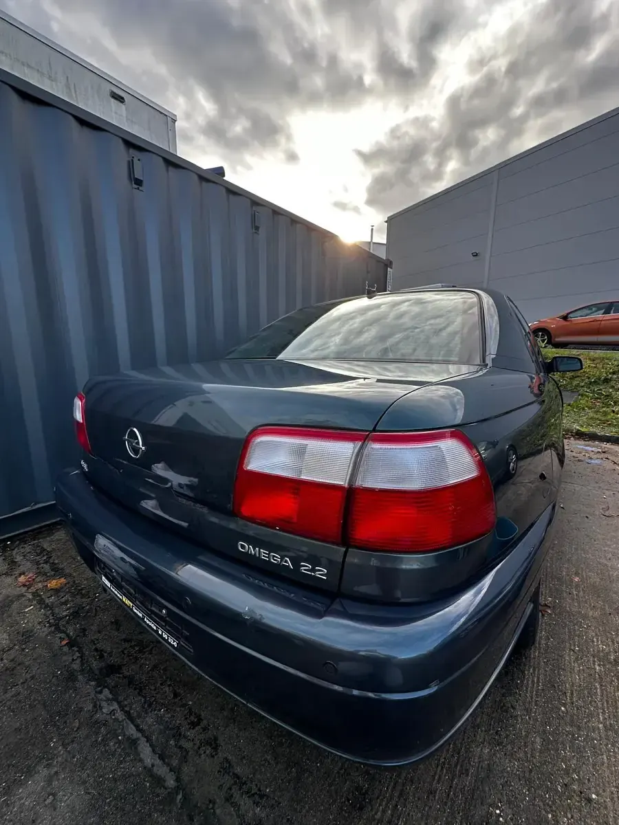 Gebraucht Opel Omega Design Edition 144 PS (105 kW) 2002 Grün Limousine