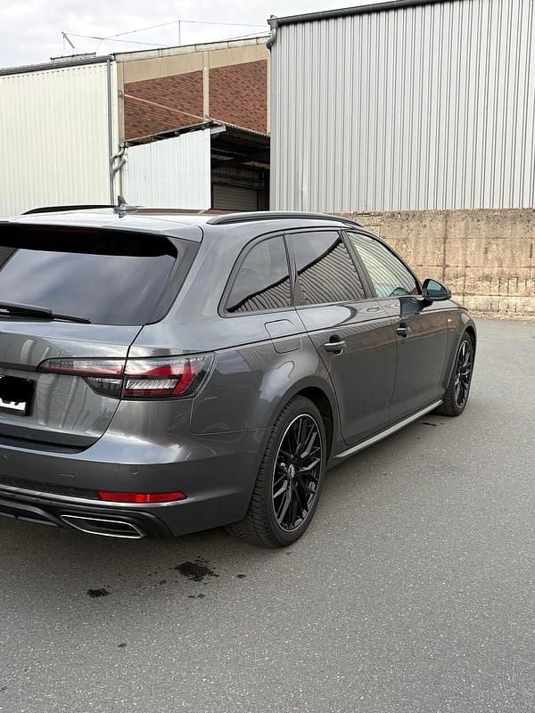 Gebraucht Audi A4 S-Line 190 PS (139 kW) 2019 Grau Kombi