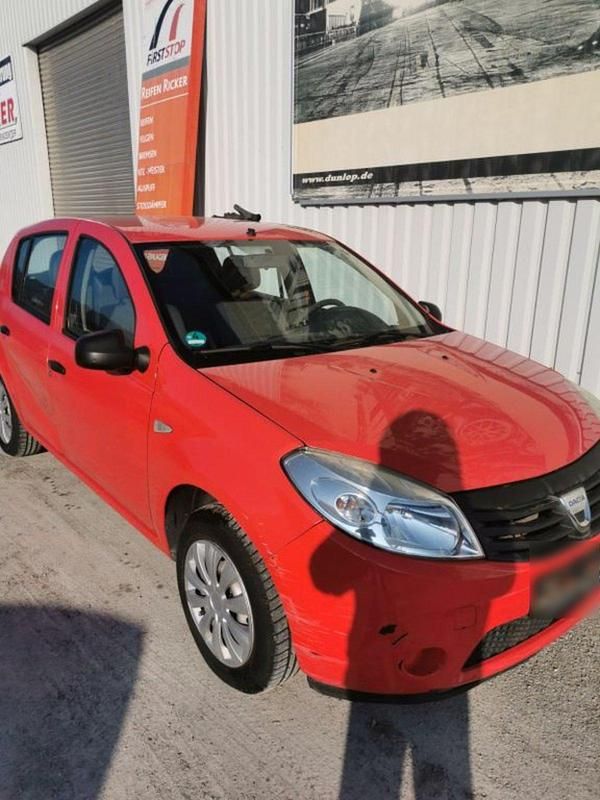 Gebraucht Dacia Sandero 75 PS (55 kW) 2009 Rot Limousine