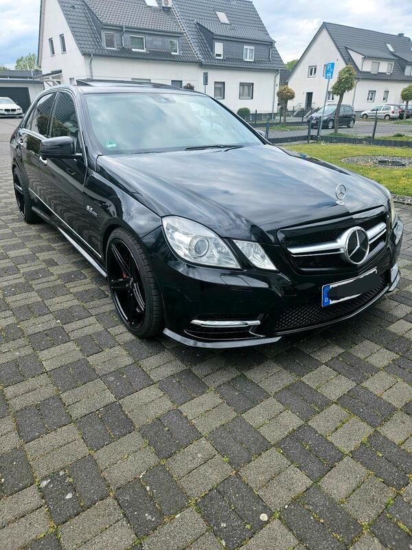 Schwarz Gebraucht 2010 Mercedes E500 AMG Limousine | 12.000 € - Bild 1/4