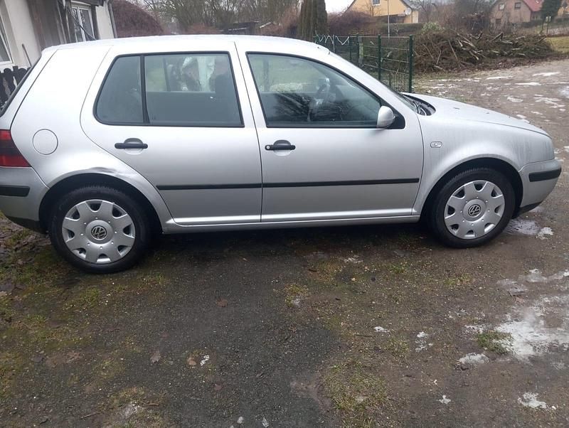 Gebraucht VW Golf IV 75 PS (55 kW) 2000 Silber Kleinwagen