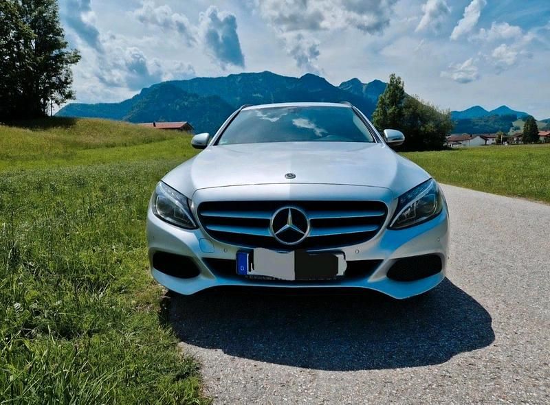 Silber Gebraucht 2017 Mercedes 200 Kombi | 14.199 € - Bild 1/4