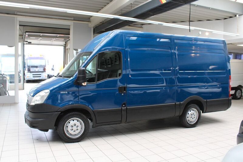 Gebraucht Iveco Daily 145 PS (106 kW) 2013 Blau Van / Kleinbus