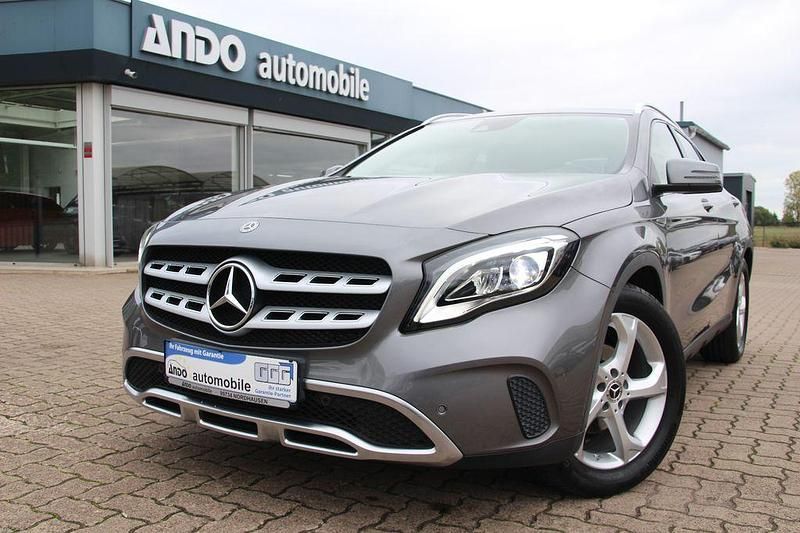 Gebraucht Mercedes GLA180 Urban 122 PS (89 kW) 2019 Grau SUV