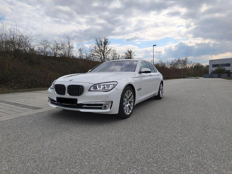 Gebraucht BMW 750 449 PS (330 kW) 2013 Weiß Limousine