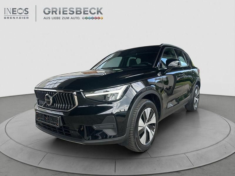 Black solid (stone) / solid Gebraucht 2022 Volvo XC40 Core SUV | 31.420 € (Guter Preis) - Bild 1/4