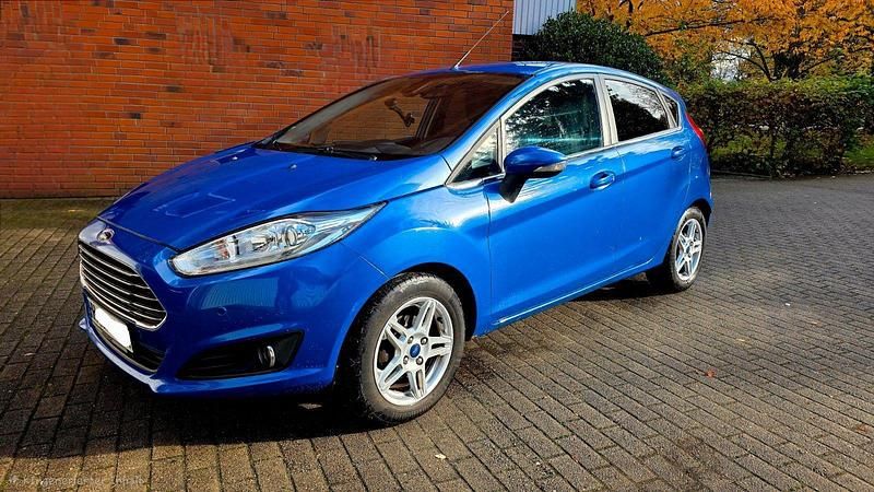Blau Gebraucht 2013 Ford Fiesta Titanium Limousine | 4.490 € (Fairer Preis) - Bild 1/4