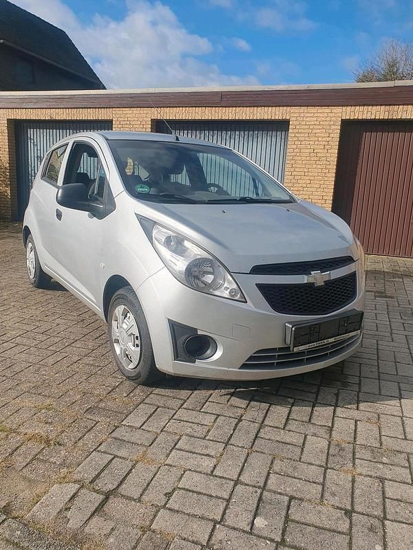 Silber Gebraucht 2012 Chevrolet Spark Kleinwagen | 1.850 € (Fairer Preis) - Bild 1/4
