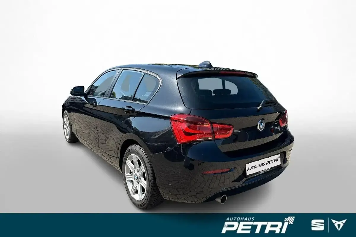 Gebraucht BMW 118 Advantage 136 PS (100 kW) 2019 Black sapphire metallic Kleinwagen
