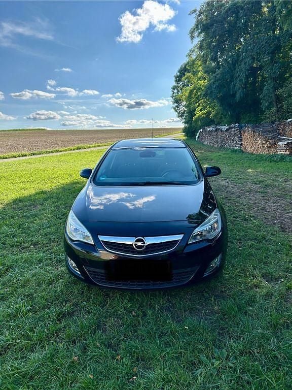 Schwarz Gebraucht 2011 Opel Astra Edition Limousine | 3.500 € (Guter Preis) - Bild 1/4