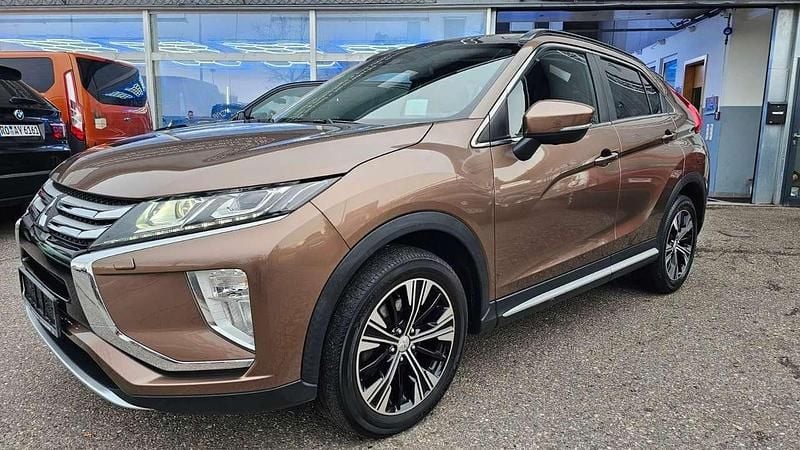 Braun Gebraucht 2019 Mitsubishi Eclipse Cross Top SUV | 17.888 € (Teuer) - Bild 1/4