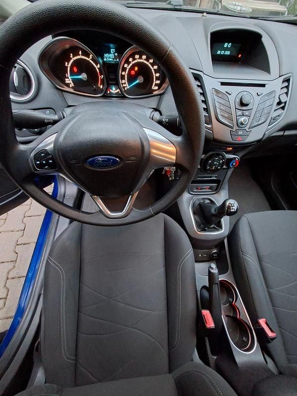 Gebraucht Ford Fiesta Trend 82 PS (60 kW) 2013 Blau Kleinwagen