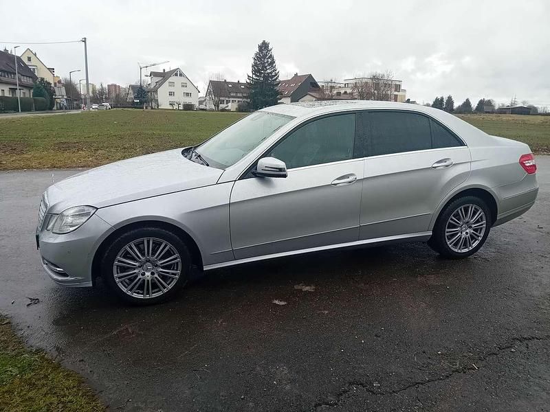 Gebraucht Mercedes E250 204 PS (150 kW) 2011 Silber Limousine