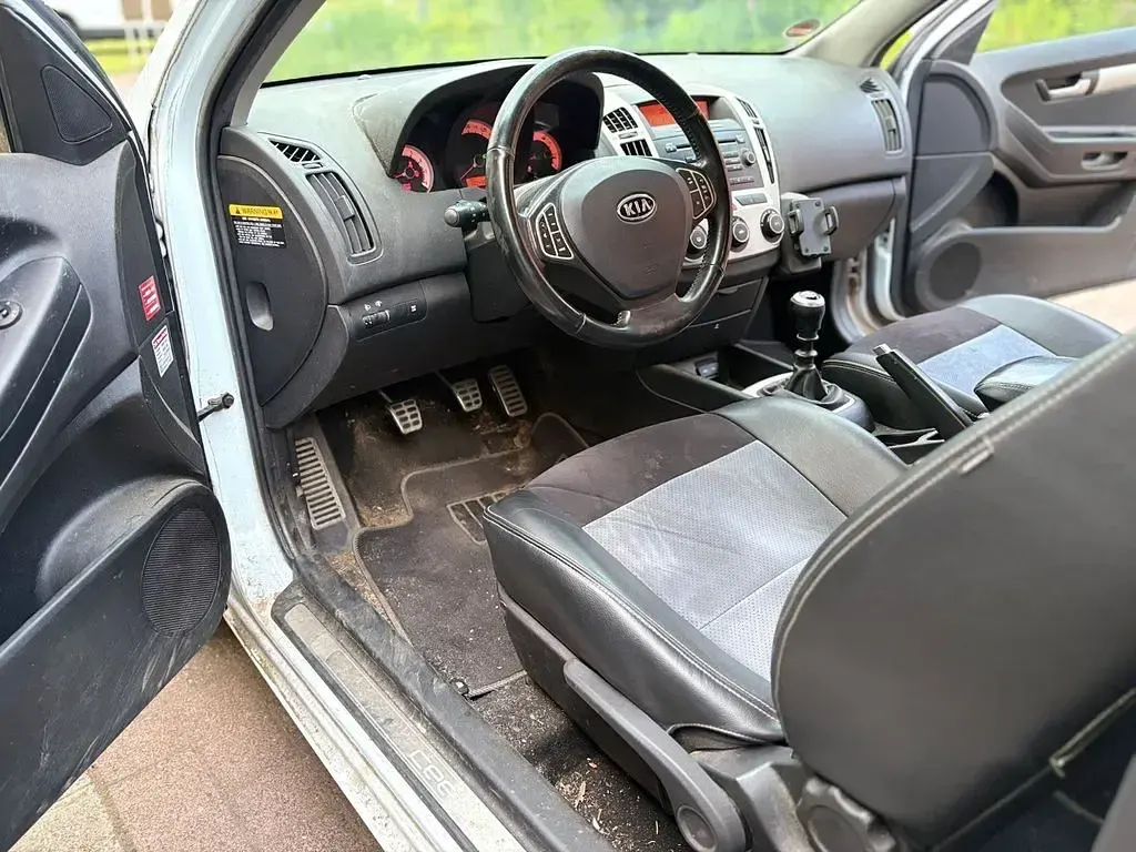 Gebraucht Kia Ceed 143 PS (105 kW) 2009 Weiß Kleinwagen