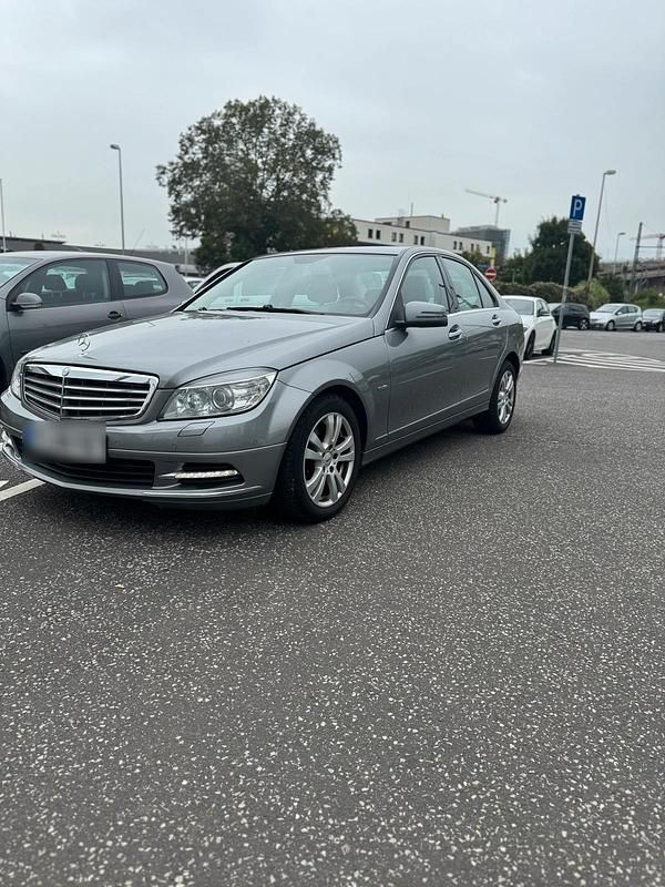 Gebraucht Mercedes C250 204 PS (150 kW) 2010 Grau Limousine