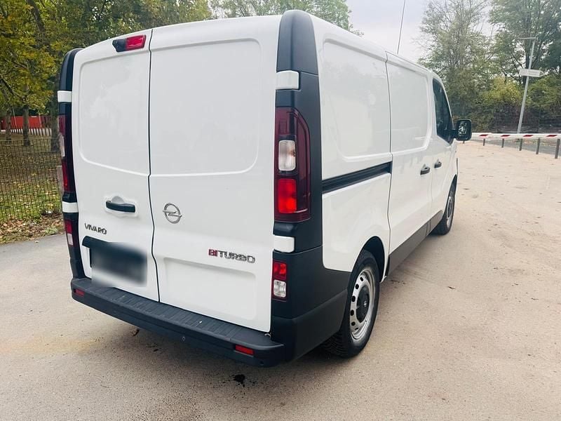 Gebraucht Opel Vivaro 145 PS (106 kW) 2019 Weiß Van / Kleinbus