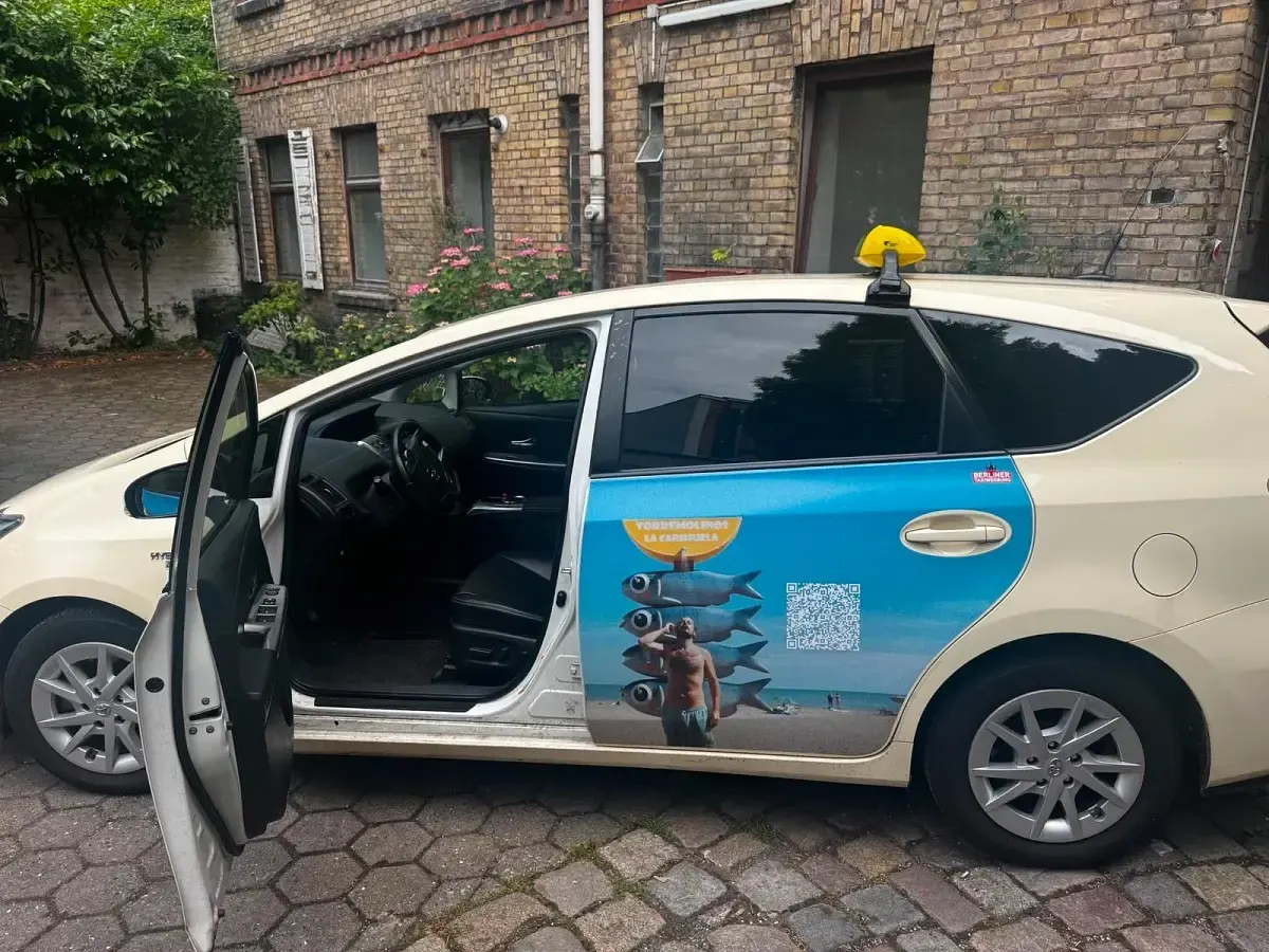 Gebraucht Toyota Prius+ 136 PS (100 kW) 2021 Gelb Van / Kleinbus