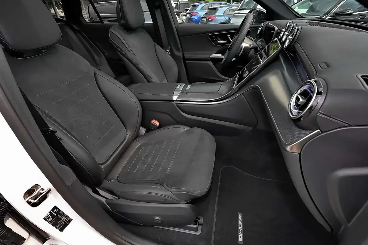 Gebraucht Mercedes GLC300 AMG 269 PS (197 kW) 2025 Manufaktur lack manufaktur opali SUV