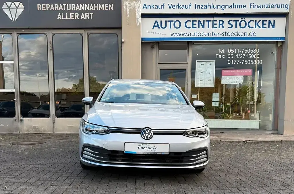 Gebraucht VW Golf VIII Life 150 PS (110 kW) 2022 Silber Limousine