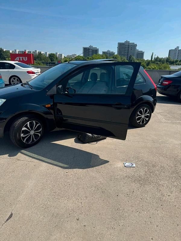 Schwarz Gebraucht 2003 Ford Fiesta Kleinwagen | 2.400 € (Teuer) - Bild 1/4