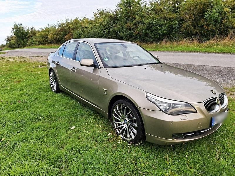 Gold Gebraucht 2009 BMW 540 Limousine | 18.500 € - Bild 1/4