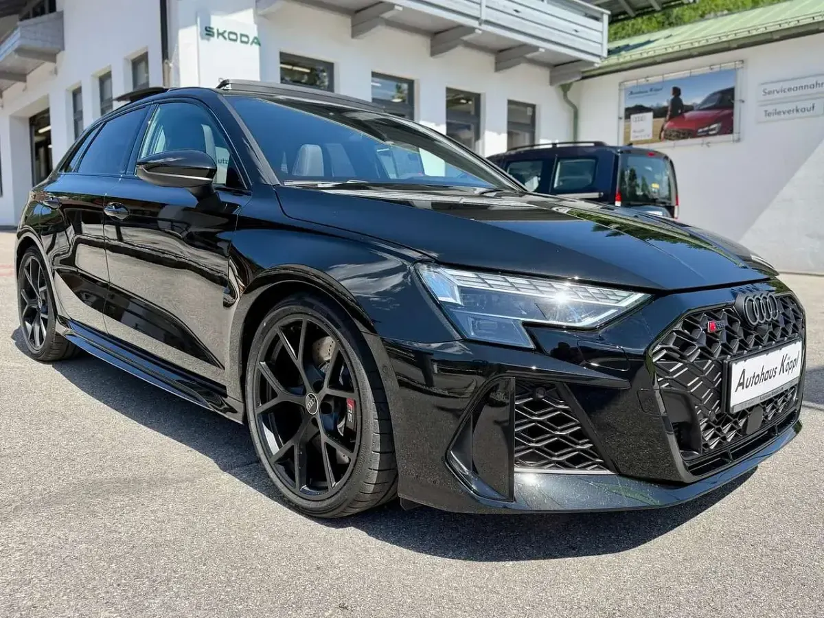 Neu Audi RS3 Sport 400 PS (294 kW) 2026 Mythosschwarz metallic Limousine