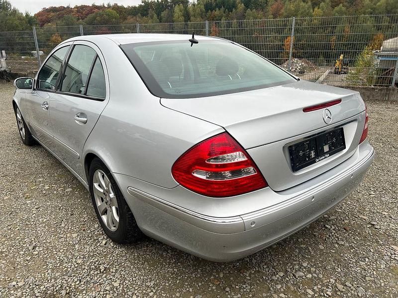 Gebraucht Mercedes E280 190 PS (139 kW) 2006 Silber Limousine