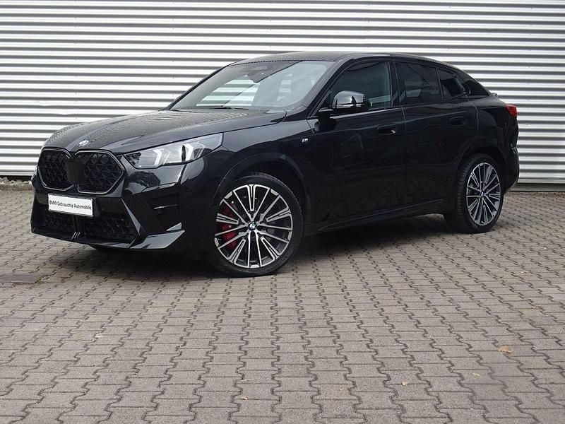 Black sapphire metallic Gebraucht 2024 BMW X2 M Sport SUV | 43.640 € (Teuer) - Bild 1/4