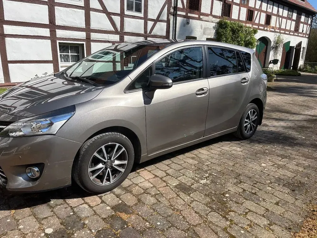 Gebraucht Toyota Verso Multidrive S 147 PS (108 kW) 2014 Braun Van / Kleinbus